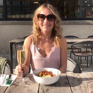 Meet your Posher, Lauren